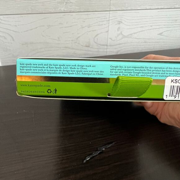 Kate Spade New York Wrap case for Google Pixel 5.5” - Picture 4 of 5